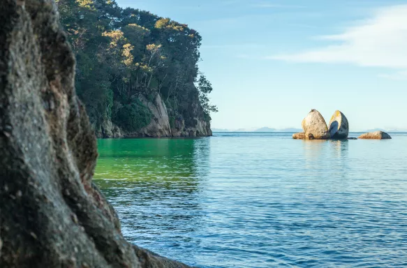 Split Apple Rock in Abel Tasman National Park