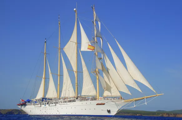 Exterior shot of the Star Flyer ship