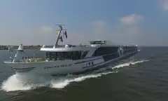 Side front shot of Oscar Wilde on the river