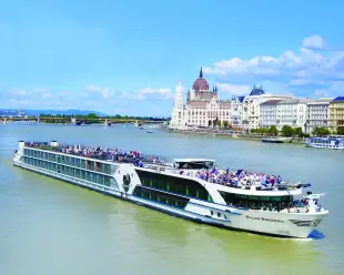 William Wordsworth ship on the Danube river with parliament building in the background