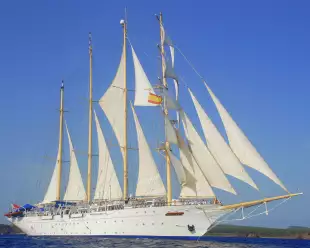 Exterior shot of the Star Flyer ship