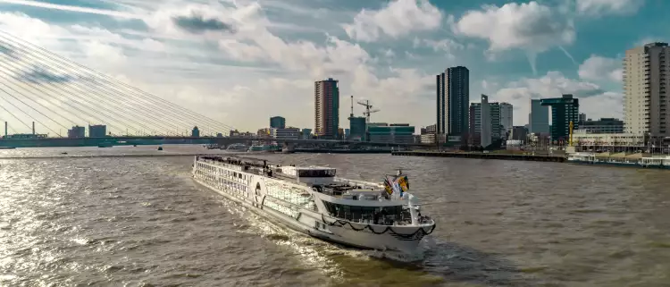 A panorama of MS Geoffrey Chaucer on a river